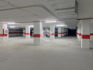 Aparcament cotxe a Lamadosa 1. Se ofrece a la venta un lote exclusivo de 23 plazas de garaje ub