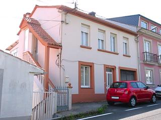 Maison à Neda. Casa unifamiliar en neda, compuesta actualmente de dos viviendas