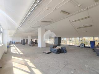 Lloguer Oficina  Avenida ferrocarril. Oficina de unos 300m2 en la grela, con entrada por avenida del f