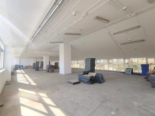Lloguer Oficina  Avenida ferrocarril. Oficina de unos 300m2 en la grela, con entrada por avenida del f