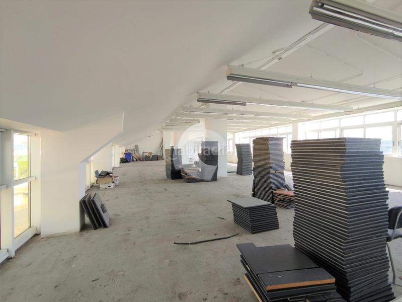 Foto 1be8eddd-2cf2-461d-b776-c077e90e0f6b. Location bureau dans Someso - Matogrande Coruña (A)