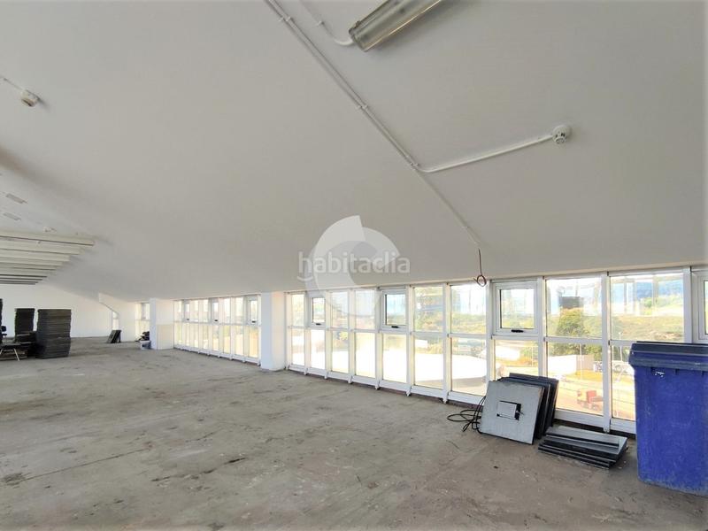 Foto c0fd7ab0-cc6c-41f8-b51a-ecabb6a33ee9. Location bureau dans Someso - Matogrande Coruña (A)