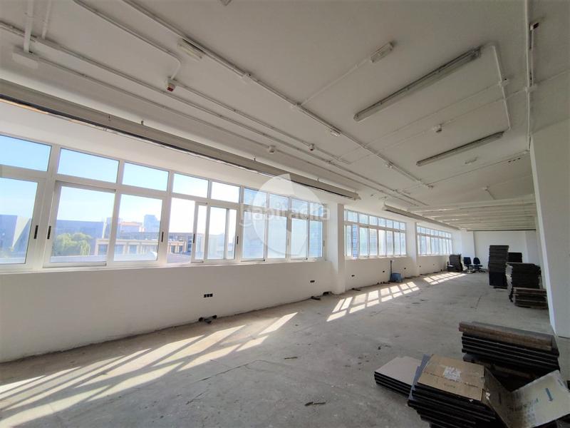 Foto e63a4c12-7a5b-4073-9657-affb36476942. Location bureau dans Someso - Matogrande Coruña (A)