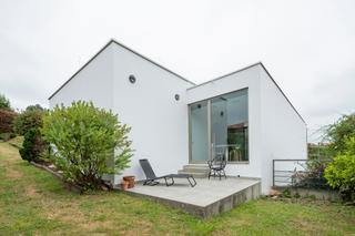 Maison  Bergondiño. Este hogar de estilo moderno en dos plantas suena ideal para qui