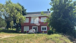 Maison à Crecente 9. Oportunidad de inversión vivienda unifamiliar independiente en s