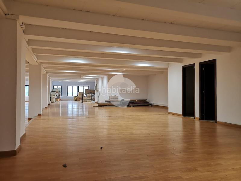 Foto c27c10f5-25d3-48c8-9372-dc855a35b4e4. Rent office space in san andres 158 in Ensanche Coruña (A)