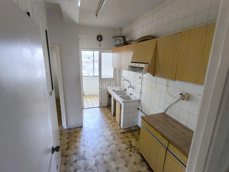 Foto f242b2fc-92f9-49c8-a350-3ba461943fec. Piso luminoso piso exterior en a coruña excelente altura y orientación sur te presentamos este piso situado en a coruña, ideal tanto p en Coruña (A)