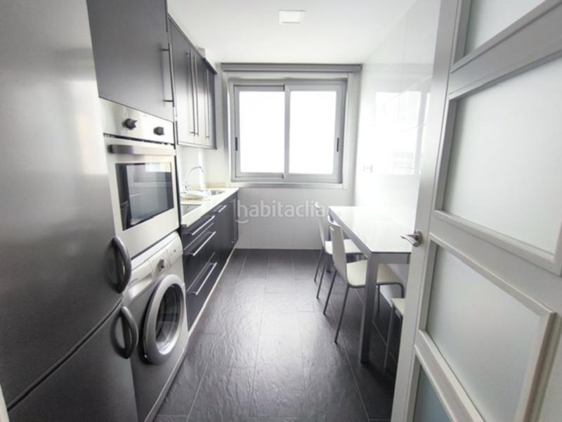 Foto 8eec5f95-d467-4b5b-b3ef-6150bf83dd2e. Piso vivienda lista para entrar a vivir en el centro de Perillo a un paso de la playa te presentamos esta acogedora vivienda de 72 m s en Oleiros