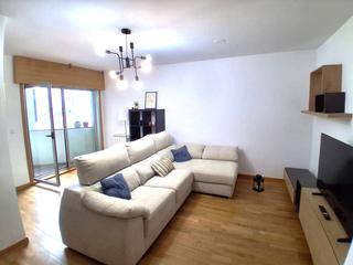 Lloguer Pis  Oza. Piso en alquiler con una superficie de 102 m, ubicado en un edif