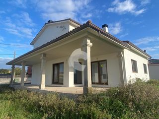 Maison  Piñeiro. Se vende vivienda unifamiliar independiente en lugar piñeiro, ca