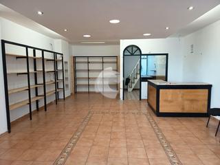 Lloguer Local Comercial a Portádego - Vilaboa Norte. Se alquila estupendo local comercial en una zona tranquila y bie