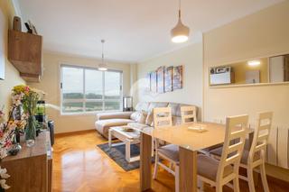 Dplex en Mesoiro. Encantador dplex en venta que combina comodidad y estilo, ubica