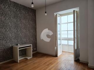 Location Appartement à Ciudad Vieja. Este luminoso piso de 3 habitaciones y 1 baño se presenta como u