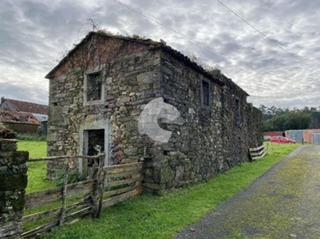 Casa in San Sadurniño. Finca de 1530m2 con casa de piedra para restaurar en san sadurni