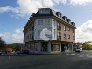 Local commercial à Moeche. Local comercial en venta en el centro de moeche con una superfic