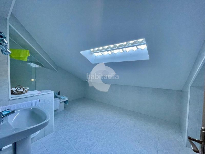 Foto d9dfc14e-4cc3-44fe-aa77-3ce019be41f2. Edificio  de gran potencial compuesto por 3 plantas de aproximadamente 200 m cada una, lo que supone una excelente oportunidad para en Muros