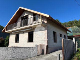 Haus in Muros. Vivienda en esteiro muros con vistas al mar, se distribuye en do