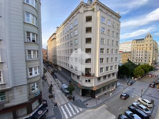 Appartamento in Ensanche. Espectacular piso con techos altos y gran potencial en plaza de