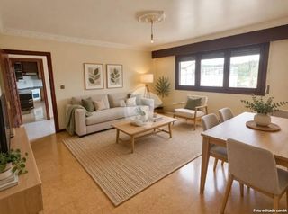 Casa a Suevos. Se ofrece esta amplia vivienda unifamiliar con una superficie de
