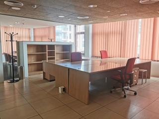 Local Comercial a Betanzos. Excelente oportunidad en betanzos. local en esquina a dos fachad