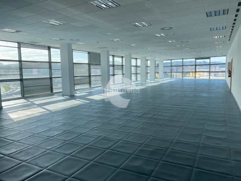 Foto dbe91eb1-c34f-4a13-8b66-3ad213987706. Affitto ufficio in Someso - Matogrande Coruña (A)