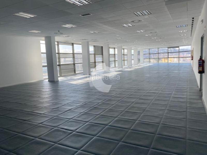 Foto 73d2ea27-b7fa-40f4-a3eb-21a10eb5efce. Location bureau dans Someso - Matogrande Coruña (A)