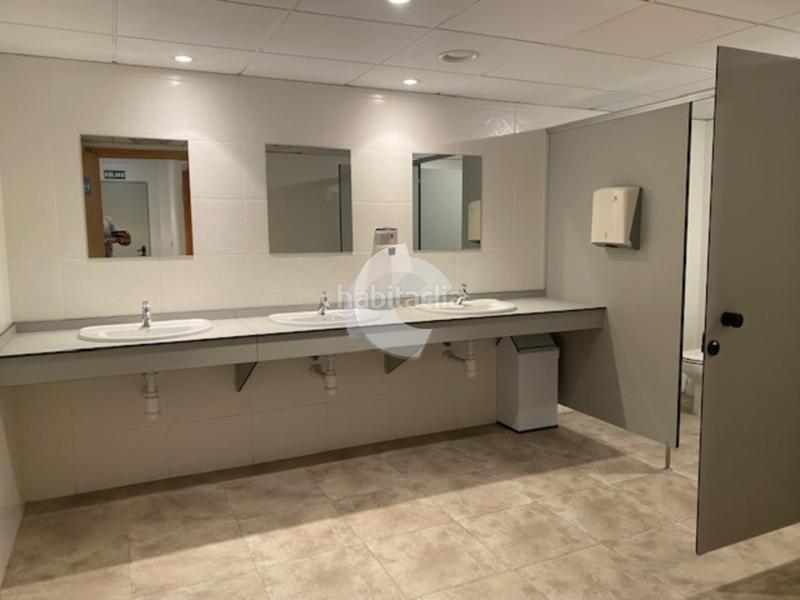 Foto b987dda8-243d-4a08-b21a-4b3cd9334784. Location bureau dans Someso - Matogrande Coruña (A)