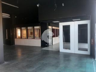 Location Local commercial  Curros enriquez. Bajo comercial disponible en alquiler en una ubicación estratégi