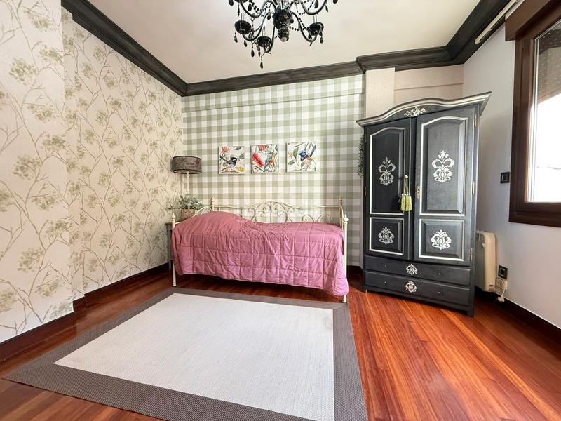 Foto 59dcf397-621e-4fba-bd83-2f5b2a444c0c. Piso  soleado y amplio en Casco Viejo - Muelle Portugalete