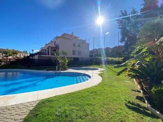 Maison jumelée à Del deporte. Adosado en venta en islantilla  campo de golf, 4 dormitorios.