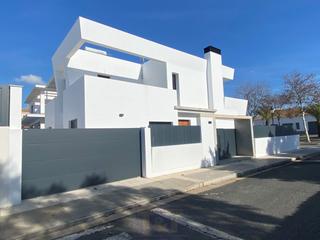 Xalet en Cortelazor. Chalet en venta en lepe, 4 dormitorios.