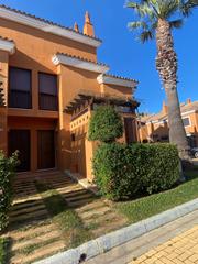 Location Maison jumelée à Paseo de la torre del catalán 13. Adosado en alquiler en islantilla - campo de golf, 3 dormitorios