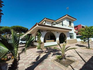 Xalet a Urbasur. Chalet en venta en islantilla  urbasur, 5 dormitorios.