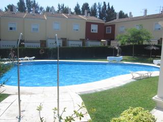 Rent Semi detached house in De las cumbres 14. Adosado en alquiler en islantilla  campo de golf, 2 dormitorios.