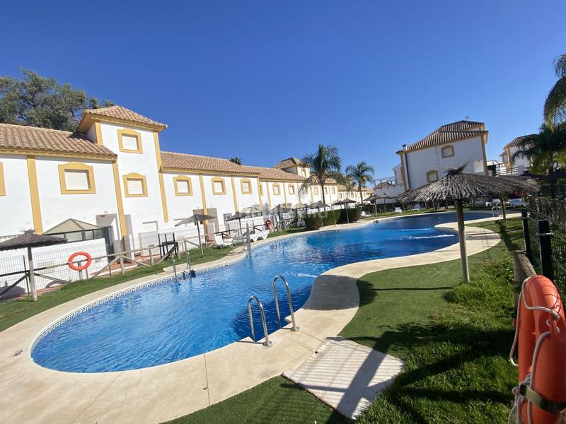 Foto b291c541-6aa9-4e26-a150-28cecd608a99. Piccolo appartamento con parcheggio in Islantilla golf Islantilla