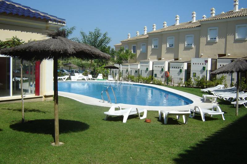 Foto abd8a703-6247-4118-a23a-f5e5aba1fa99. Casa adossada amb aparcament a Islantilla golf Islantilla