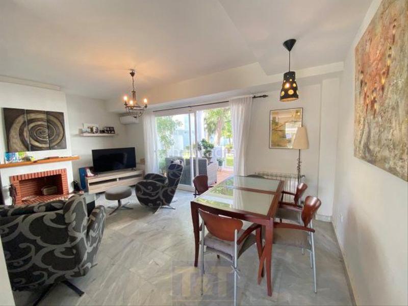 Foto 50f4a2a1-0ccc-43eb-b9b3-bd7b89ab5948. Maison dans paseo del golf 1 dans Islantilla golf Islantilla