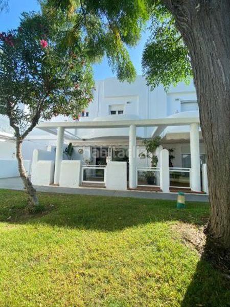 Foto abbdc868-d3dd-4e2b-a57a-acff05eab244. Maison dans paseo del golf 1 dans Islantilla golf Islantilla