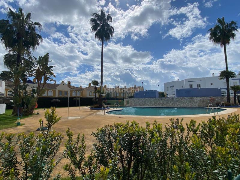 Foto b18a9d54-7060-40f8-b30b-6c8f6f06b760. Maison dans paseo del golf 1 dans Islantilla golf Islantilla