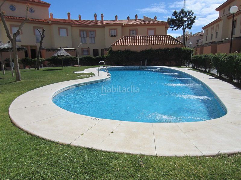 Foto 4bc7159d-61f1-4e07-954e-33b23a976d39. Casa adossada amb aparcament a Islantilla golf Islantilla