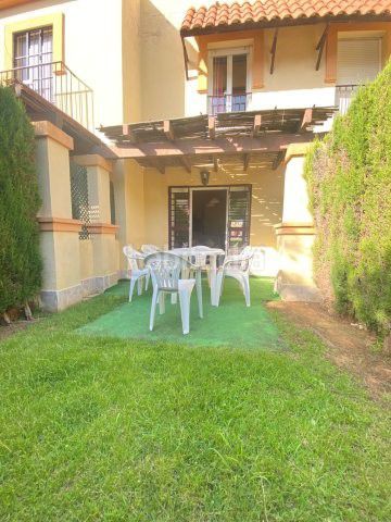 Foto 997c42ec-9d70-429e-8fce-465a430058e1. Casa adossada amb aparcament a Islantilla golf Islantilla