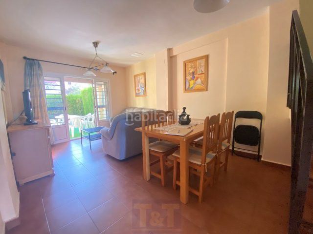Foto ad22811e-5c3b-4e4b-9a64-6b21c212178b. Casa adossada amb aparcament a Islantilla golf Islantilla