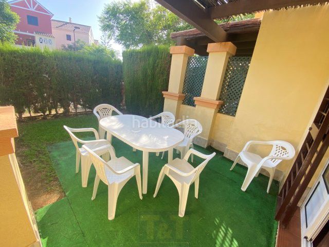 Foto fe1ee56c-b0c6-4aa2-a2a0-b59c3e798608. Casa adossada amb aparcament a Islantilla golf Islantilla