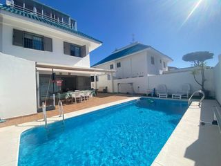 Rent Chalet in Urbasur. Chalet en alquiler en islantilla  urbasur, 4 dormitorios.