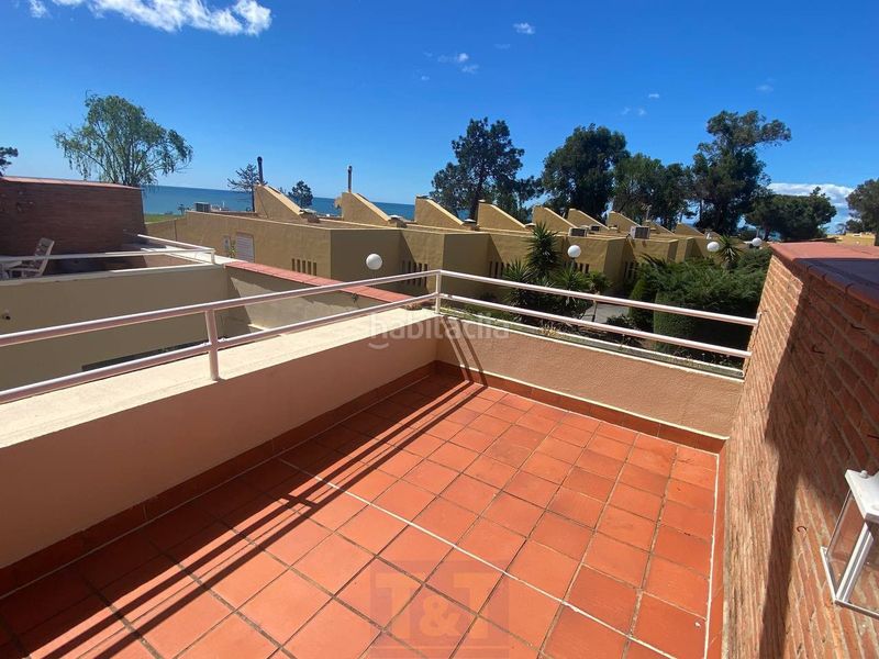 Foto cf0be19f-4a3f-4665-b28b-44c54033391b. Casa adossada amb aparcament a Islantilla golf Islantilla