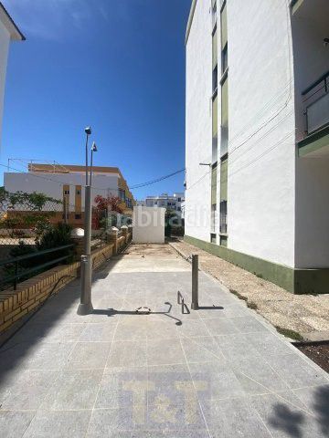 Foto 8f7728c9-2bb5-426c-9f38-893ac22bc7c4. Apartament amb aparcament a La Antilla