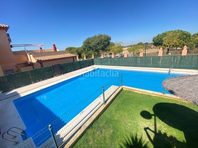 Foto f2f736bf-4dc7-4a49-ba6a-287fc726d4fe. Apartament amb aparcament a Urbasur Islantilla
