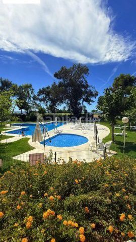Foto 87cf6e49-6e8e-48aa-a489-62a3a4240368. Apartament amb calefacció a Islantilla golf Islantilla