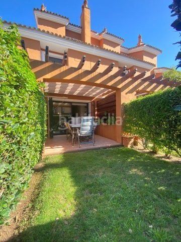 Foto 4b17fa50-8ca9-4757-a5b0-ec1045623583. Casa amb calefacció aparcament a Islantilla golf Islantilla