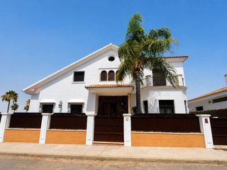 Chalet  Botticelli 1. Chalet en venta en cartaya, 6 dormitorios.